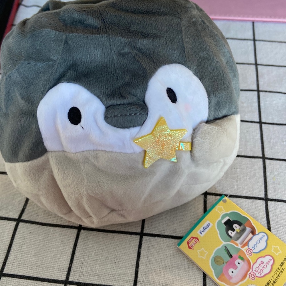 NWT “positive vibe penguin” Koupen Phone holder